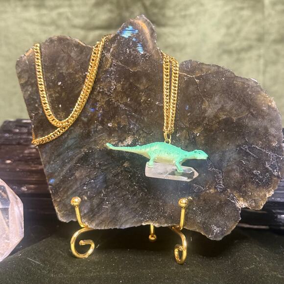 Upcycled Dinosaur Necklace Vintage Gold Chain Clear Quartz Crystal Pendant - Picture 3 of 3